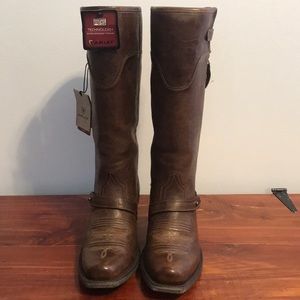 NWT Ariat Wildflower Boots